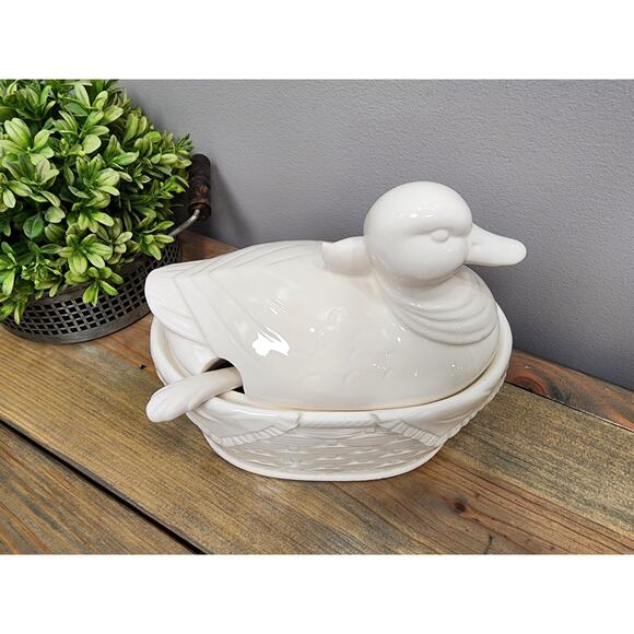 Vintage Ceramic lidded Duck on a Basket Soup Tureen Gravy Boat with ladle - Picture 5 of 10